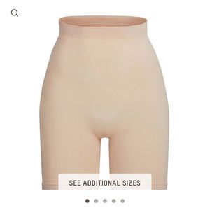 Skims sculpting short